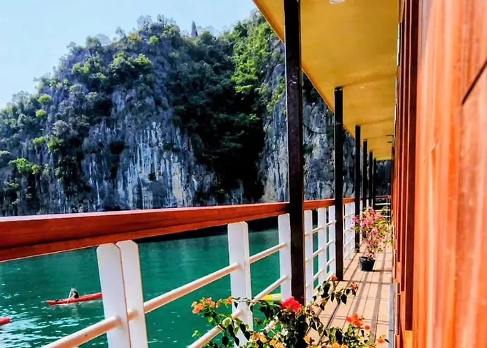 Wooden Sunshine Cruise Botel