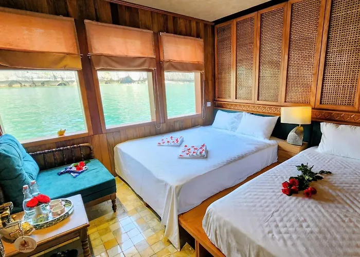 Botel Wooden Sunshine Cruise *