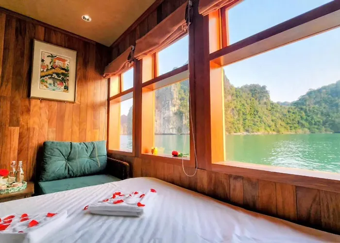Botel Wooden Sunshine Cruise *