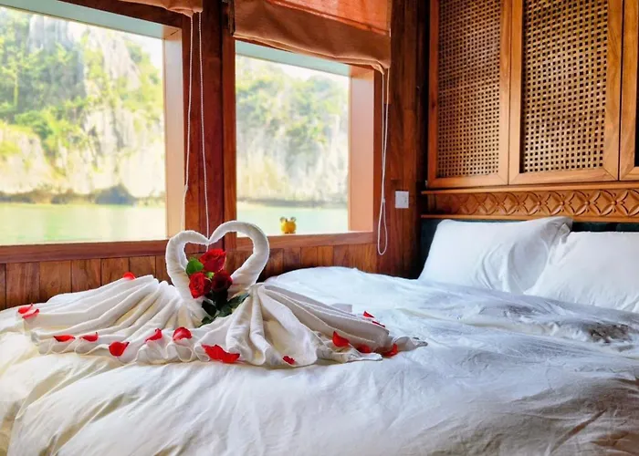 Wooden Sunshine Cruise Hạ Long