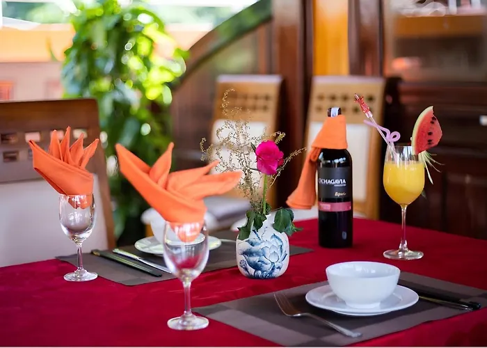 Wooden Sunshine Cruise Botel Hạ Long