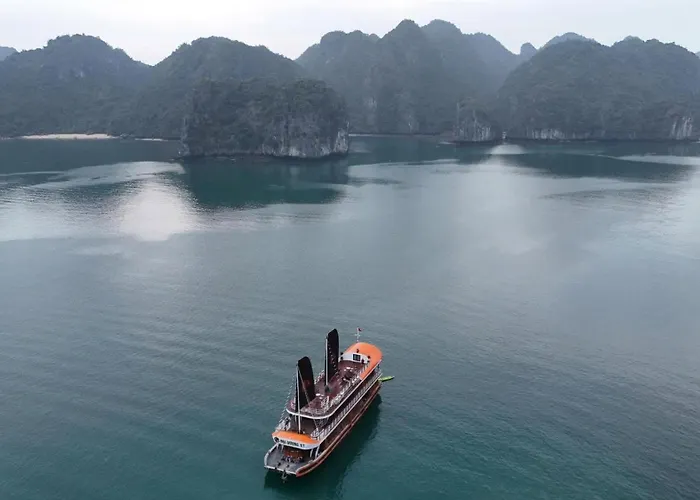 Botel Wooden Sunshine Cruise Hạ Long