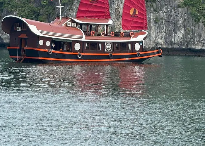 Botel Wooden Sunshine Cruise *