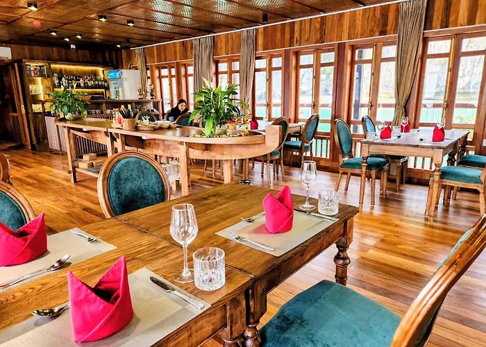 Wooden Sunshine Cruise Botel