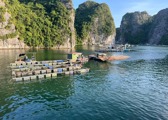 Wooden Sunshine Cruise Botel Hạ Long