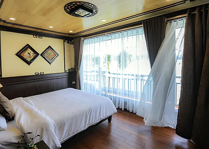 Wooden Sunshine Cruise * Hạ Long