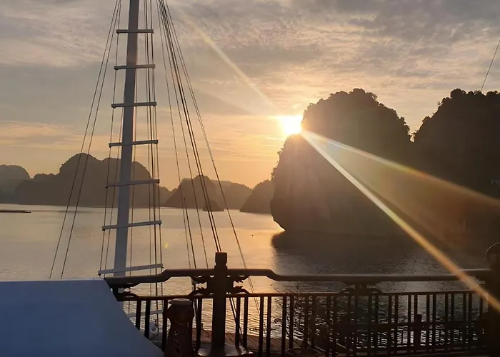 Wooden Sunshine Cruise Hạ Long